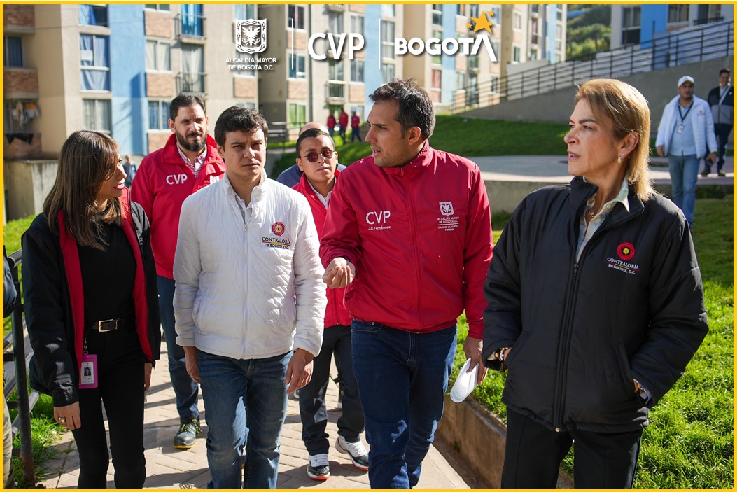 En esta jornada de seguimiento, participaron representantes de la Contraloría de Bogotá, la Secretaría del Hábitat, la Secretaría de Seguridad y el Acueducto de Bogotá, quienes acompañaron a los funcionarios de la CVP en la visita a distintos puntos clave de la urbanización.