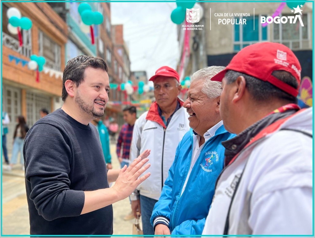 El compromiso de la Caja de la Vivienda Popular es la pronta ejecución de los segmentos viales en los tres barrios, los cuales tendrán una inversión cercana a los 5.000 millones de pesos. Estas acciones se suman a los proyectos de valor social, en los que la Caja pone unos recursos y la comunidad apoya con la ejecución de las obras, tales como pintar o embellecer los parques.