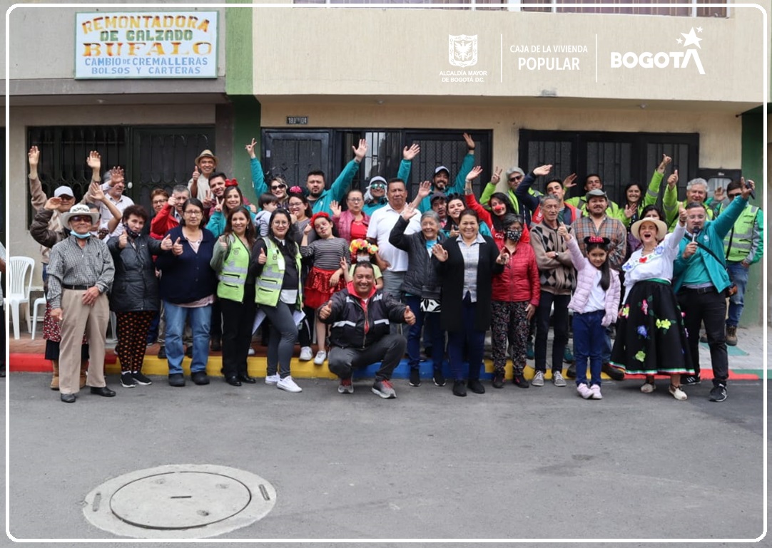 La intervención del Distrito convirtió estas calles en un punto de encuentro ameno y limpio. Los habitantes del barrio pasaron de caminar por un camino de herradura a transitar por vías pavimentadas y andenes dignos.