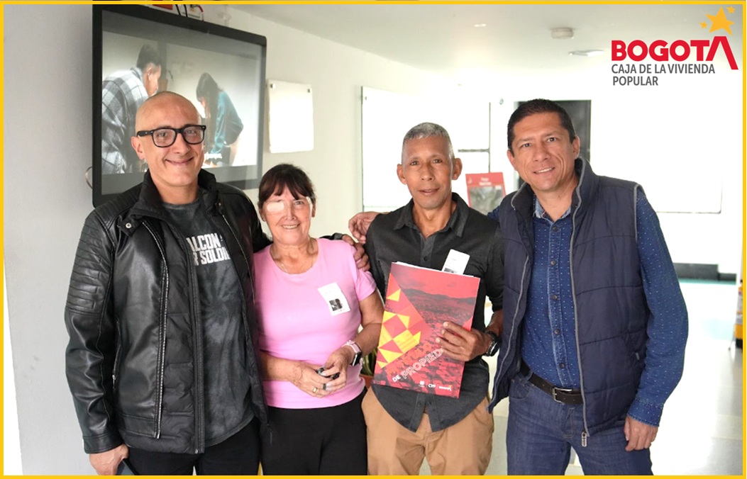 Carlos y Clara residen en el barrio Ramírez, en la Localidad de Santa Fe, donde han vivido durante 29 años. Durante todo este tiempo, su casa ha sido más que un lugar de residencia; ha sido también su centro de trabajo. 