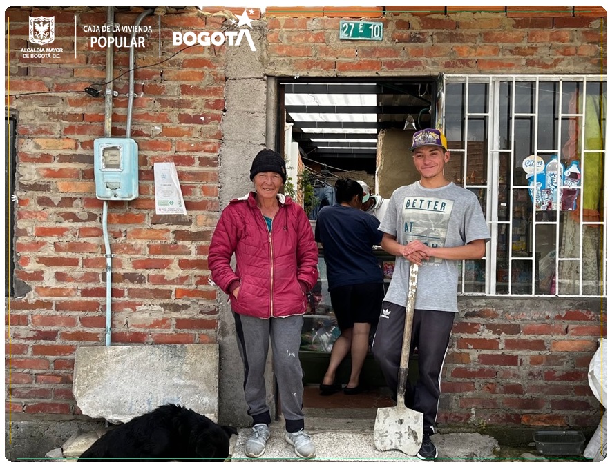 En la Foto: Claudia Patricia Chacón Chávez, beneficiaria del programa de mejoramiento de viviendas del sector Hábitat en Bogotá.