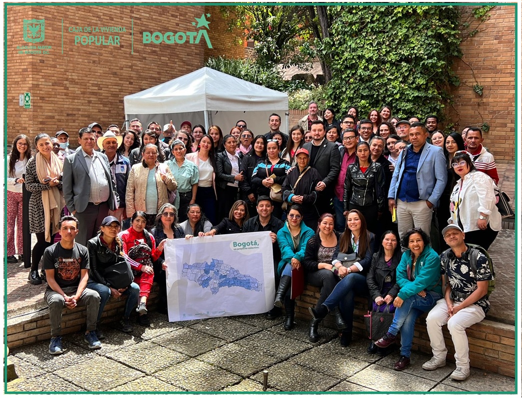 En el evento de presentación, asistieron; el subsecretario de Planeación y Política de la Secretaría del Hábitat, Jaime Flórez, el director de la Caja de la Vivienda Popular, Javier Baquero, el decano de la Facultad de Arquitectura de la Universidad Javeriana, Alfonso Gómez, al igual que varios representantes y líderes sociales de la ciudad.