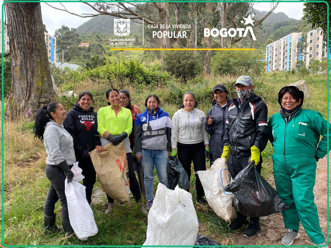 “Mujeres que Reverdecen” estrategia encabezada por la Secretaría Distrital de Ambiente en trabajo articulado entre la Caja de la Vivienda Popular y la Alcaldía Local de San Cristóbal.