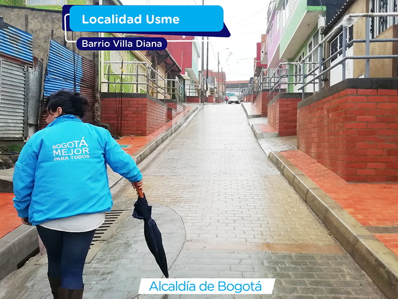 Los ciudadanos ya transitan por vías, escaleras, rampas que la Alcaldía de Bogotá construyó en 11 barrios de la localidad. Casi 10 mil millones invertidos.