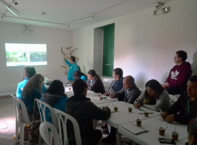 La Caja de la Vivienda Popular, la Secretaría del Hábitat, el ICBF y la Alcaldía local de Usme, entre otras entidades, se dieron cita en la Casa de la Cultura de esa localidad para hablar sobre la crisis que vive el sector por cuenta de las ocupaciones ilegales, que a la fecha suman 24 invasiones. Durante la jornada se trataron temas como las condiciones en que viven los residentes, debido a que no cuentan con los servicios básicos como agua, electricidad, gas y alcantarillado, esto provoca que los residuos