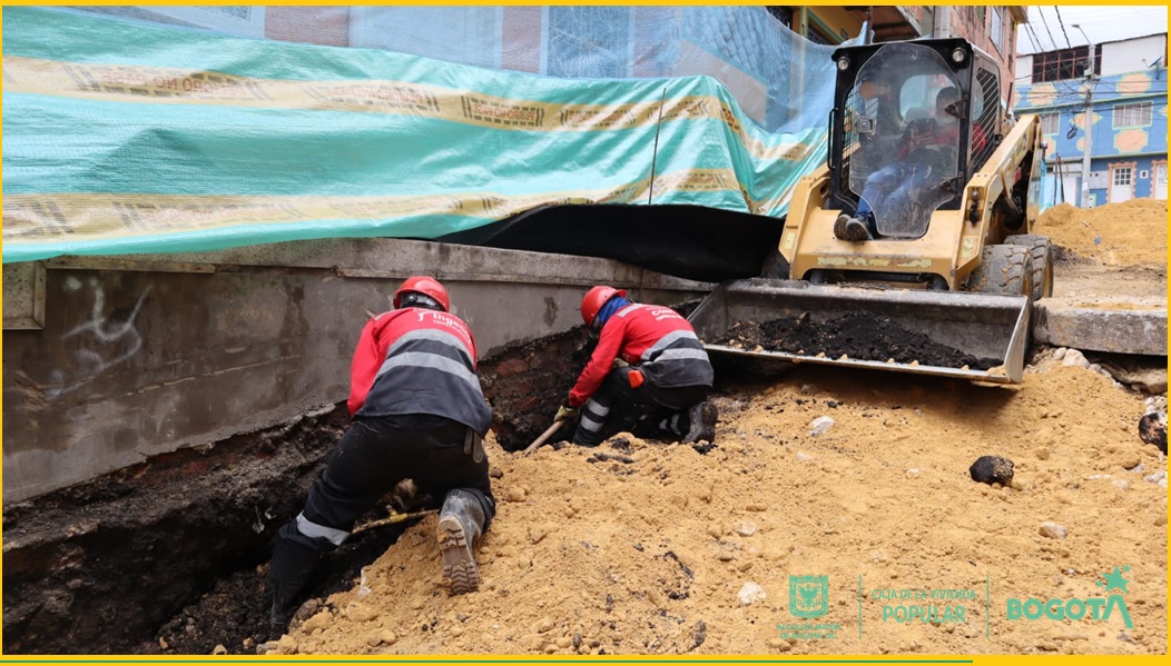 El Distrito adjudicó obras de mejoramiento de barrios en Rafael Uribe Uribe, Santa Fe y San Cristóbal, la construcción de espacio público para barrios estratos 1 y 2, adecuación de redes hídricas, muros de contención, vías, aceras y rampas de acceso a los hogares, es realidad gracias a la ejecución de estas importantes obras