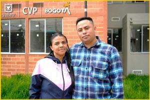 Reubicar a las familias de zonas de alto riesgo a espacios seguros implica una mejora significativa en su calidad de vida, al reducir la exposición a peligros naturales o estructurales que ponen en riesgo su integridad física y emocional. Además, vivir en un entorno seguro brinda tranquilidad, estabilidad y mejores condiciones para el desarrollo familiar y comunitario.